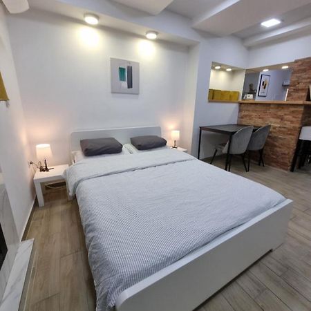 Ferienwohnung Elegant Yellow Submarine Belgrad Exterior foto
