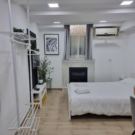 Ferienwohnung Elegant Yellow Submarine Belgrad Exterior foto