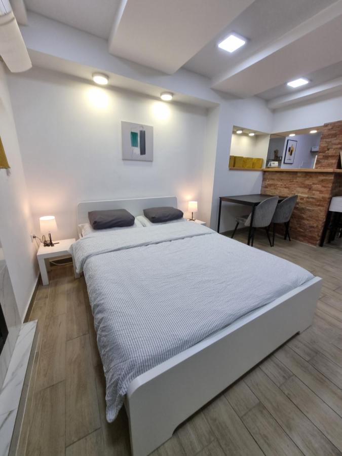 Ferienwohnung Elegant Yellow Submarine Belgrad Exterior foto